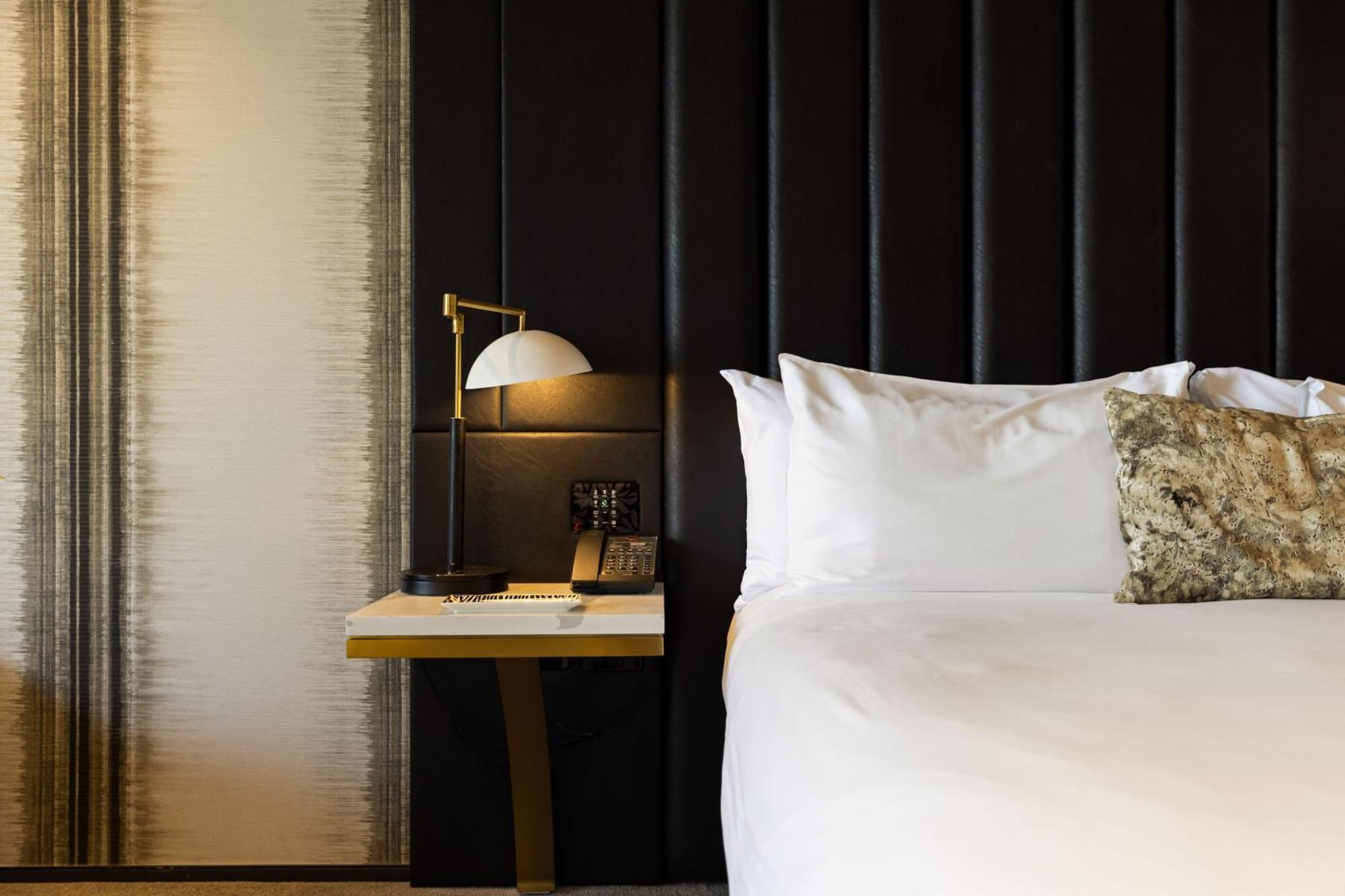 Emporium Hotel South Bank Brisbane Zewnętrze zdjęcie A bedroom at The Standard East Village