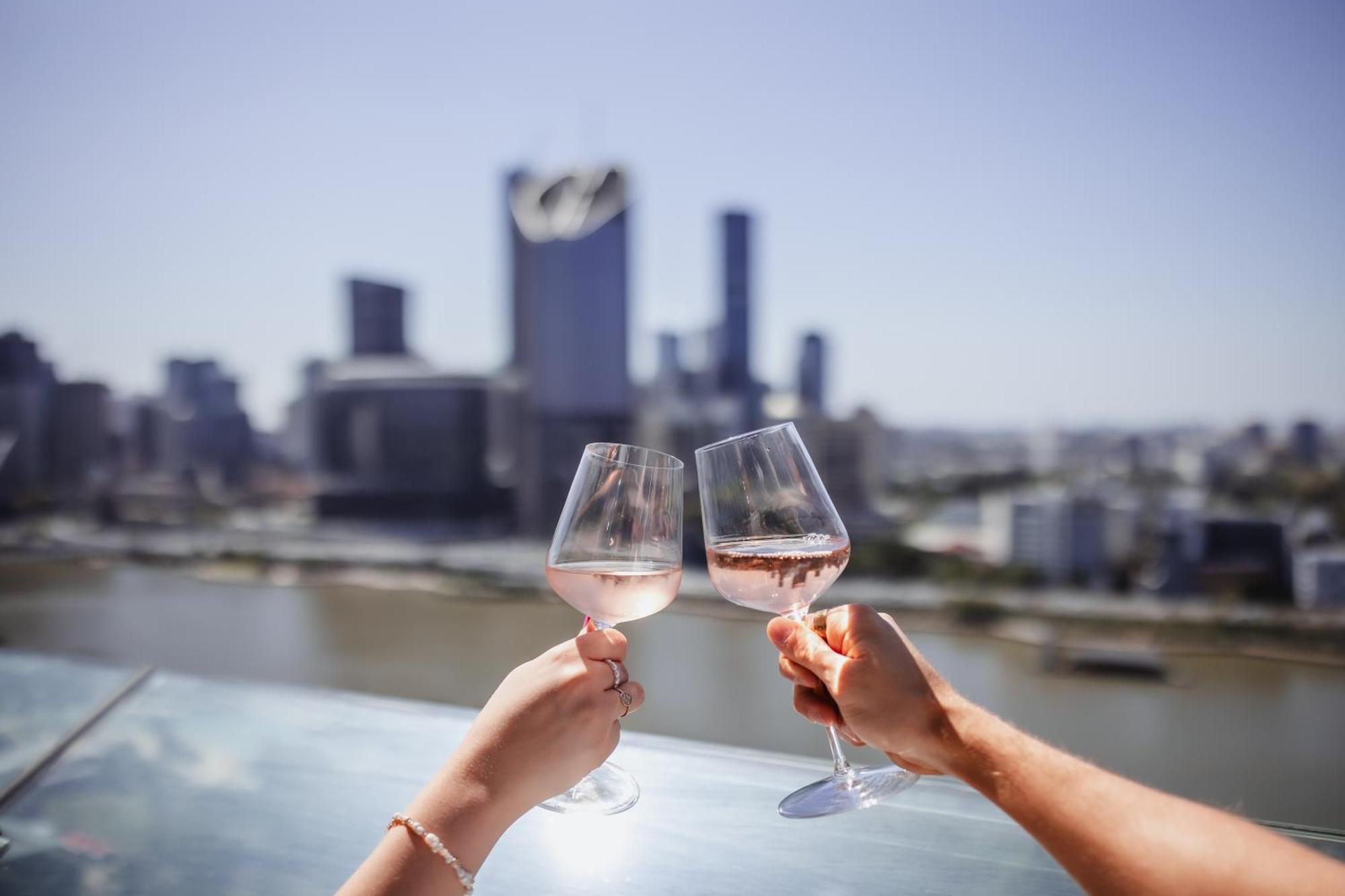 Emporium Hotel South Bank Brisbane Zewnętrze zdjęcie A toast with wine