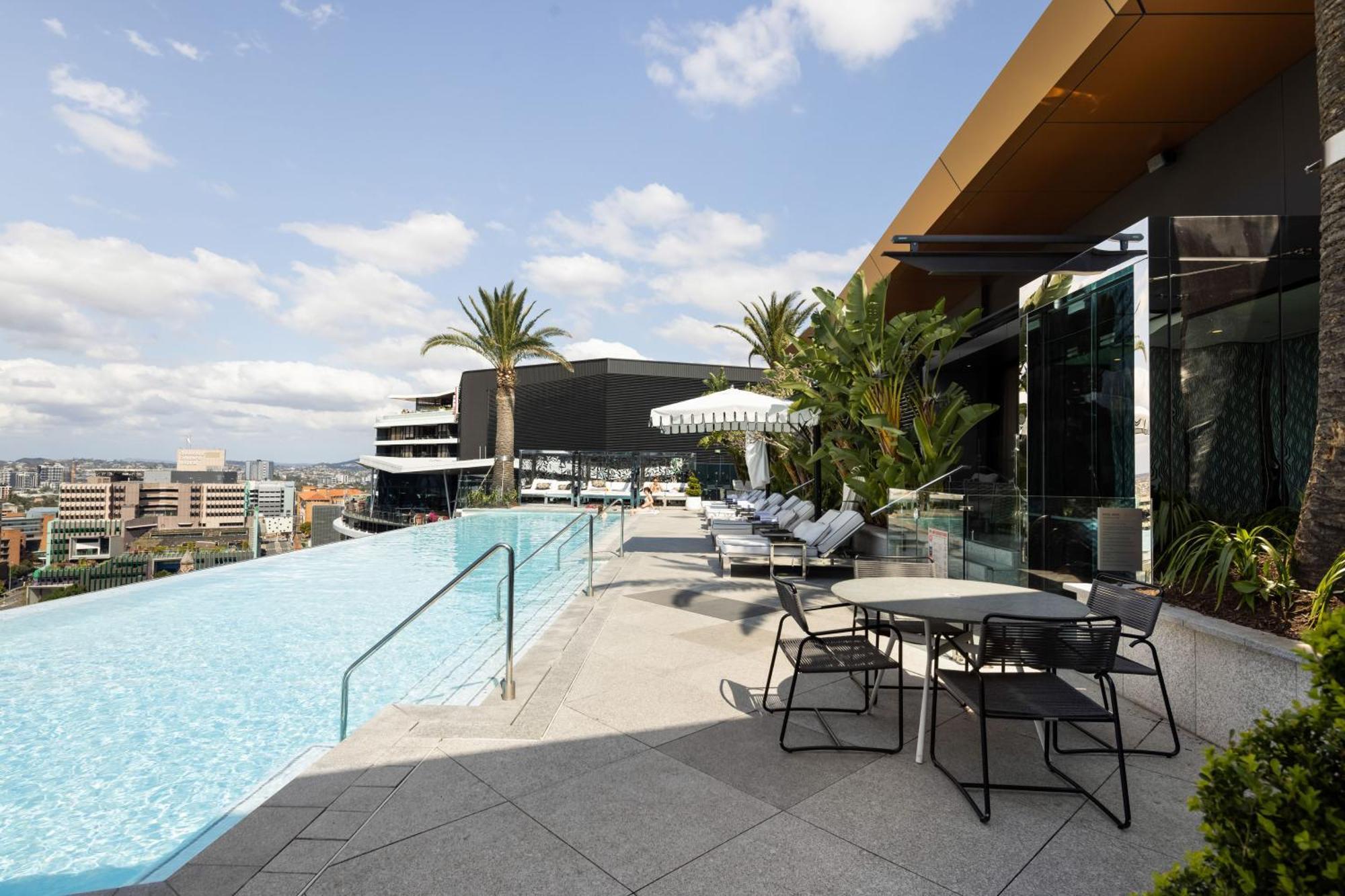 Emporium Hotel South Bank Brisbane Zewnętrze zdjęcie The rooftop pool at The Standard